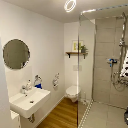 Helle 1-zimmer Souterrainwohnung In Ruhiger Lage! 아파트 티펜브론