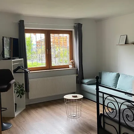 Apartment Helle 1-zimmer Souterrainwohnung In Ruhiger Lage!